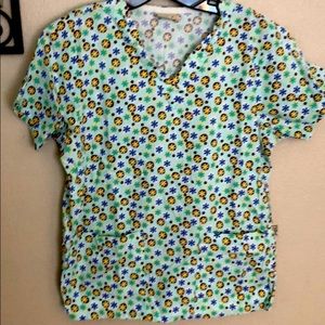 Tafford Size small turquoise print Vneck scrub top